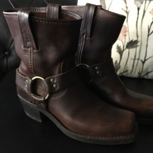 Frye 8R boot